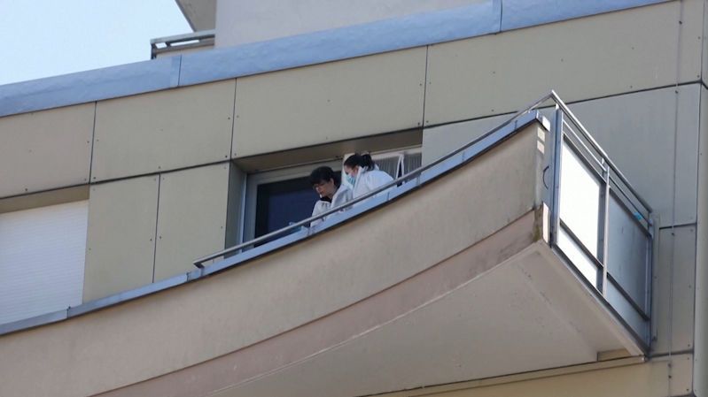 Rodina vyskočila z balkonu ve Švýcarsku, čtyři lidé zemřeli